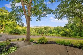 Catskill Estate w Epic Views hot tub