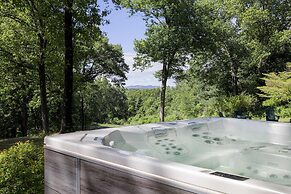 Catskill Estate w Epic Views hot tub