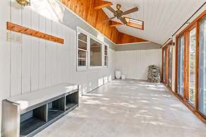 HV Spacious Retreat Sleeps 13 w Hot Tub