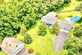 HV Spacious Retreat Sleeps 13 w Hot Tub