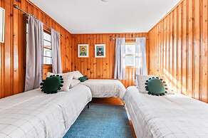 HV Spacious Retreat Sleeps 13 w Hot Tub