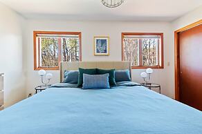 HV Spacious Retreat Sleeps 13 w Hot Tub
