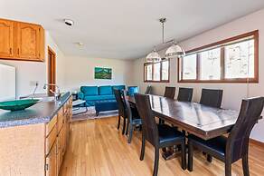 HV Spacious Retreat Sleeps 13 w Hot Tub