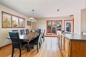 HV Spacious Retreat Sleeps 13 w Hot Tub