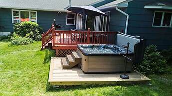 HV Spacious Retreat Sleeps 13 w Hot Tub