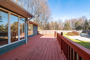 HV Spacious Retreat Sleeps 13 w Hot Tub