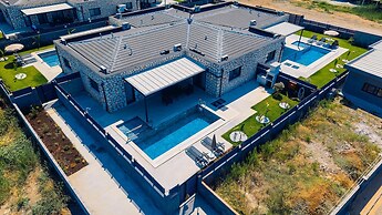 Zora Beyaz Taş Villaları