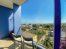 Room-hotel With Balcony in Phukettown