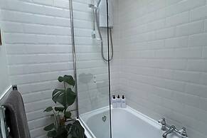 Longsands Hideaway - Sleeps 4