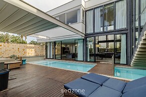 House w/ pool 5BR near Jurerê Beach RCA26
