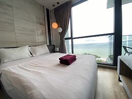 Stunning Sea View Condo -next To Beach