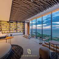 Stunning Sea View Condo -next To Beach