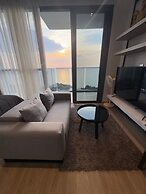 Stunning Sea View Condo -next To Beach