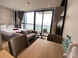 Stunning Sea View Condo -next To Beach