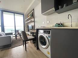 Stunning Sea View Condo -next To Beach
