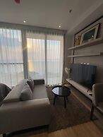 Stunning Sea View Condo -next To Beach