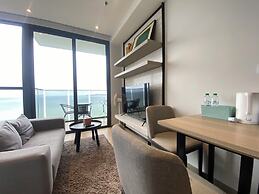 Stunning Sea View Condo -next To Beach
