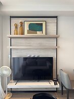 Stunning Sea View Condo -next To Beach