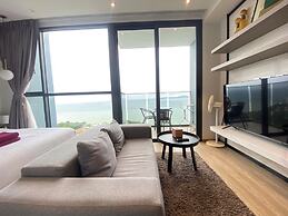 Stunning Sea View Condo -next To Beach