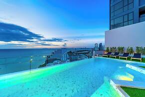 Stunning Sea View Condo -next To Beach