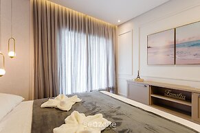Apartment w/ Pool, 85m From Beach in Jurere Ptj203