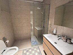 Swiss Lodge, Labone