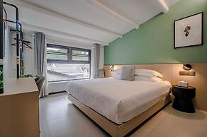 Blooming Lotus Hostel