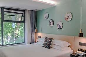 Blooming Lotus Hostel