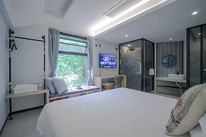 Blooming Lotus Hostel