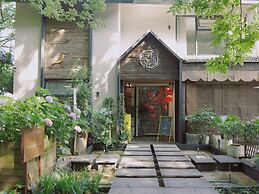 Blooming Lotus Hostel