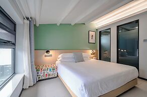 Blooming Lotus Hostel