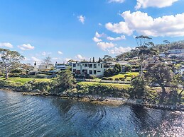 Waterfront Home - Gorgeous Views - 2 Bed