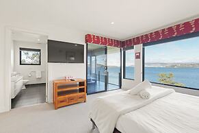 Waterfront Home - Gorgeous Views - 2 Bed
