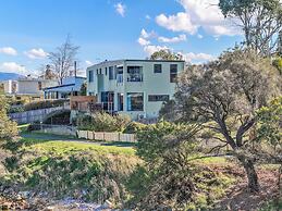 Waterfront Home - Gorgeous Views - 2 Bed