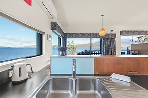 Waterfront Home - Gorgeous Views - 2 Bed