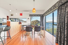 Waterfront Home - Gorgeous Views - 2 Bed