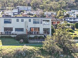 Waterfront Home - Gorgeous Views - 2 Bed