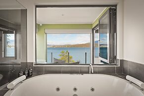 Waterfront Home - Gorgeous Views - 2 Bed