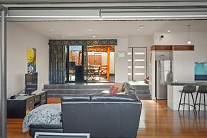 Waterfront Home - Gorgeous Views - 2 Bed