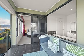 Waterfront Home - Gorgeous Views - 2 Bed