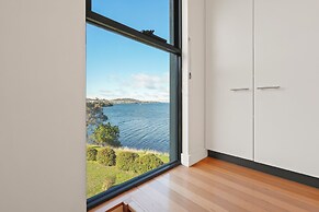 Waterfront Home - Gorgeous Views - 2 Bed