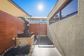 Waterfront Home - Gorgeous Views - 2 Bed