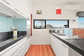 Waterfront Home - Gorgeous Views - 2 Bed