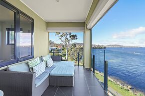 Waterfront Home - Gorgeous Views - 2 Bed
