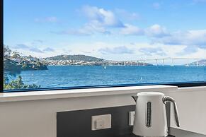 Waterfront Home - Gorgeous Views - 2 Bed