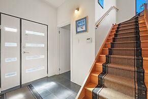 Waterfront Home - Gorgeous Views - 2 Bed