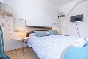 Stylish 3BR Apt With Balcony City Center