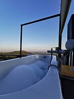 4000Dao-A Hilltop Hideaway Experience