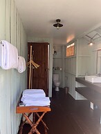 4000Dao-A Hilltop Hideaway Experience
