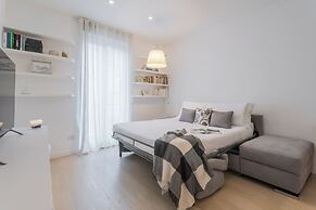 Central & White Apartment by Rent all Como